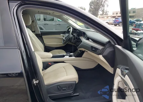 2021 Audi E-Tron Premium Plus Quattro из США, поврежденный, VIN WA1LAAGE8MB039232